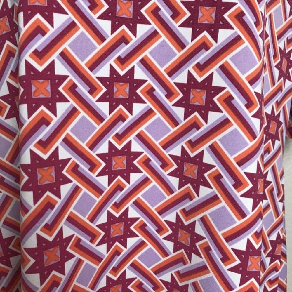 V-Neck Squared Geometric Short Sleeve Shift Dress - Picture 6 of 7